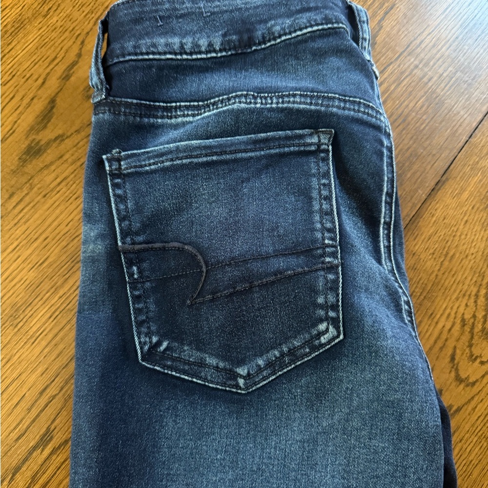 American Eagle women’s jeans super skinny size 8 fun holes in the knees.Stretch